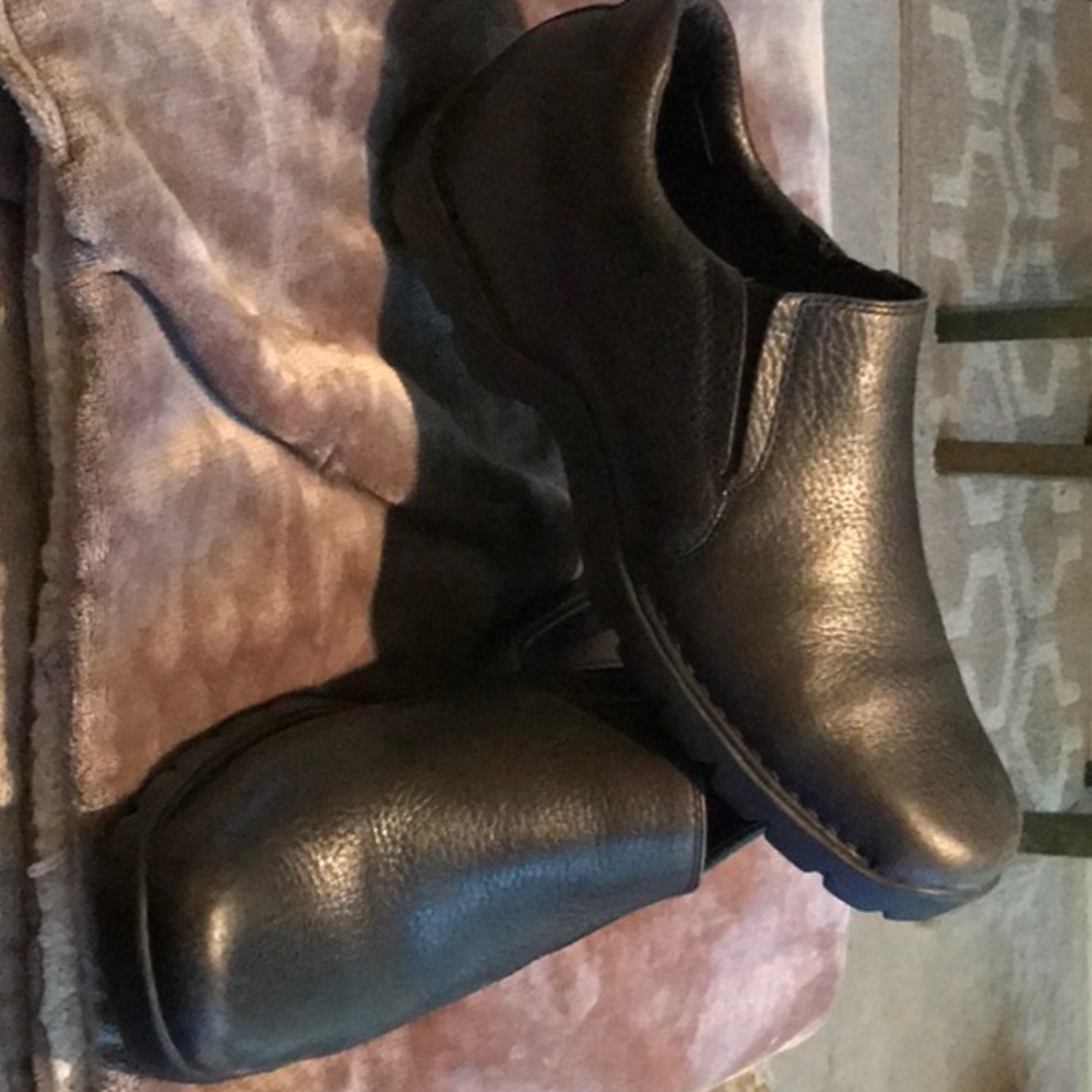 Shoes - Picture 2 of 3